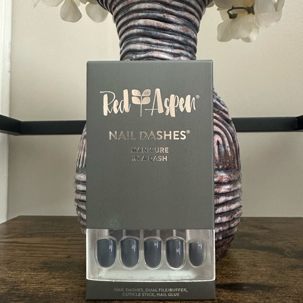 Red Aspen Nail Dashes - Dark + Stormi